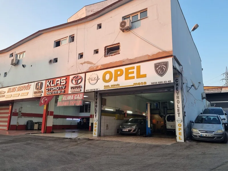Mesa Otomotiv’in Tuzla Oto Sanayi Sitesi’ndeki servis girişi ve tabelası